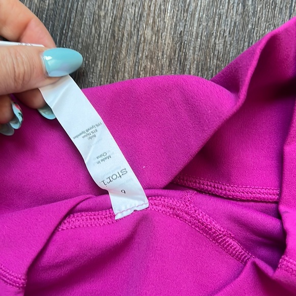 Stori. Intro Tight in Fuchisa - Picture 5 of 5